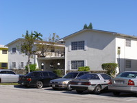 2131 NE 168th St in North Miami Beach, FL - Building Photo - Building Photo