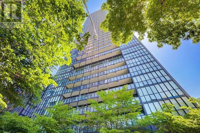 101 Charles St E in Toronto, ON - Building Photo - Building Photo