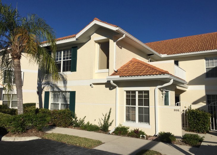 4960 Deerfield Way in Naples, FL - Building Photo