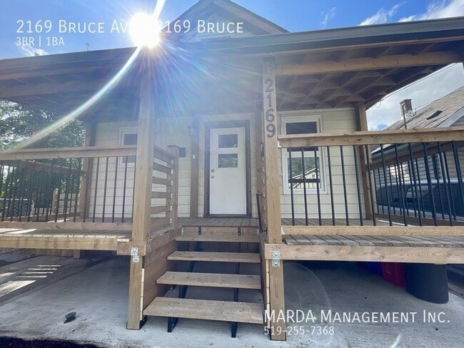 2169 Bruce Ave in Windsor, ON - Building Photo - Building Photo