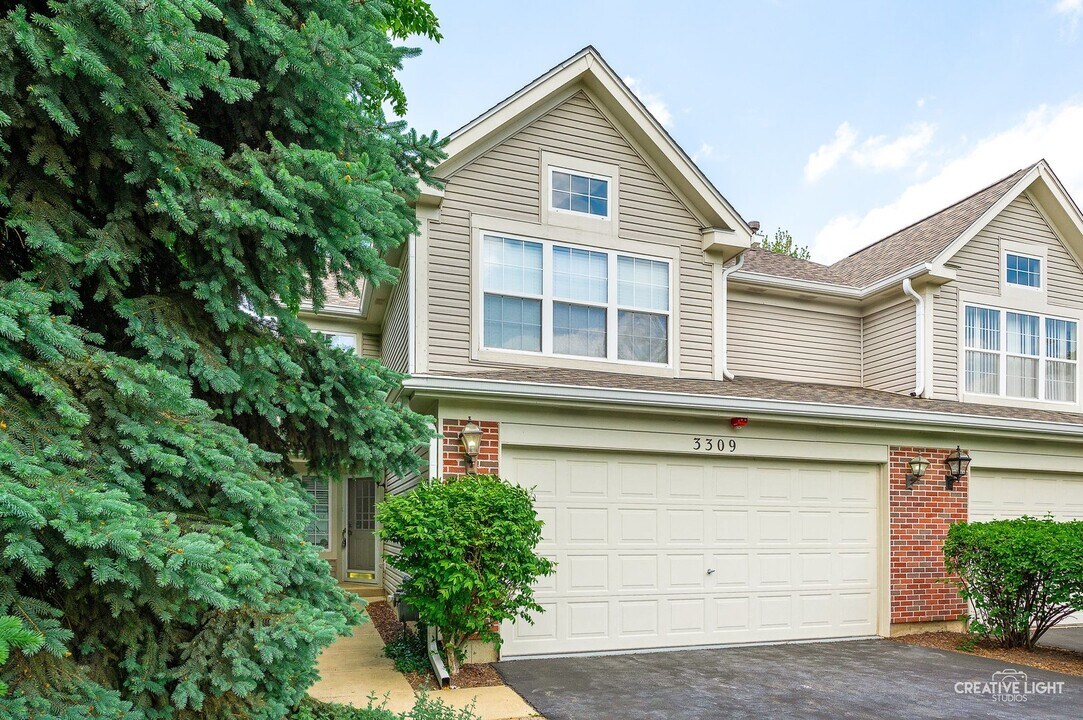 3309 Cool Springs Ct in Naperville, IL - Building Photo