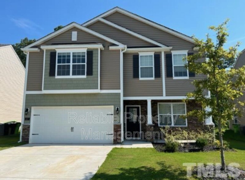 427 N Great White Way in Clayton, NC - Building Photo