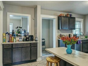 6415 Cates Ave in University City, MO - Foto de edificio - Building Photo