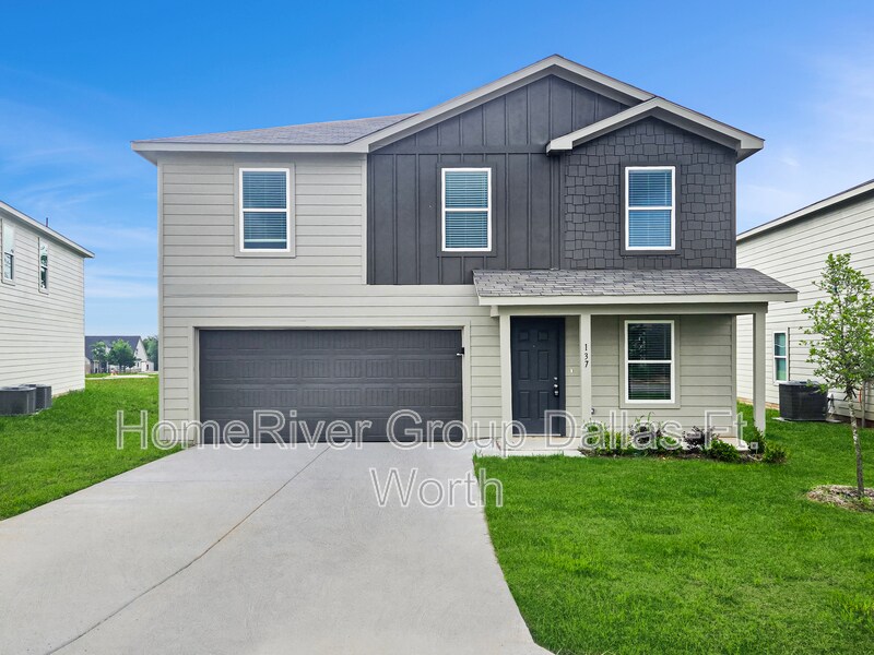 137 Bluebonnet Wy in Granbury, TX - Building Photo
