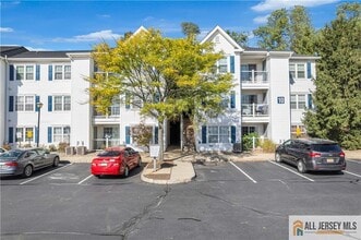1027 Waterford Dr in Edison, NJ - Building Photo - Building Photo