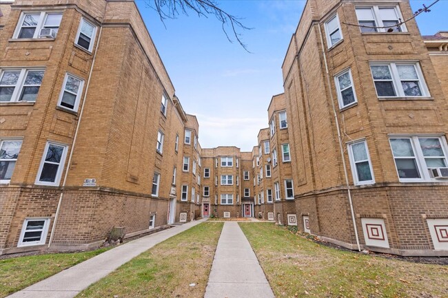 property at 6418 N Richmond St