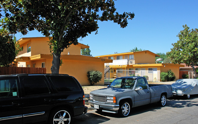 El Camino Terrace in Fresno, CA - Foto de edificio - Building Photo