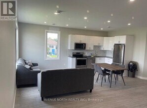 876 Baseline Rd in Ottawa, ON - Building Photo - Building Photo