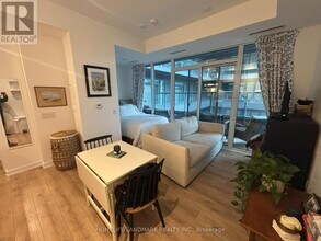 500 Dupont St in Toronto, ON - Building Photo - Building Photo