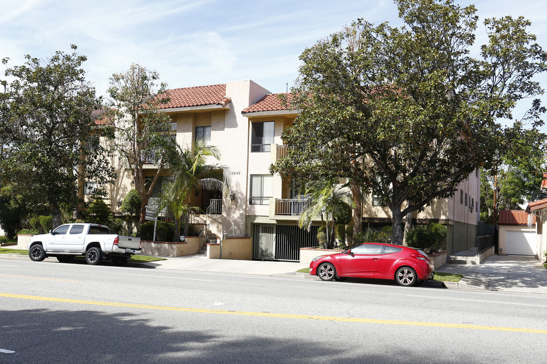 14247 Riverside Dr in Sherman Oaks, CA - Building Photo