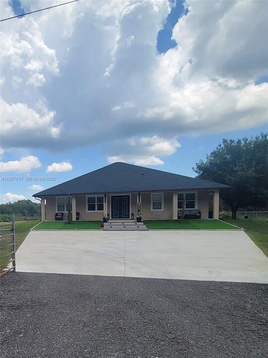 675 N Romero St in Clewiston, FL - Building Photo