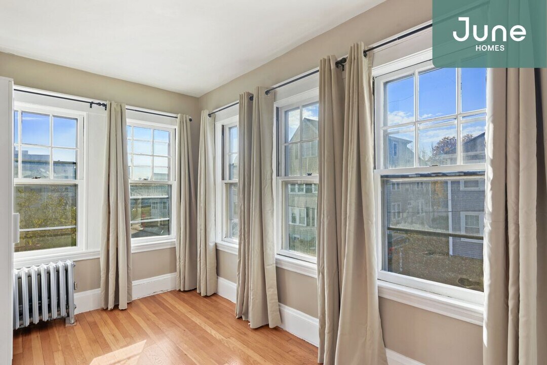 15 Governor Winthrop Rd-Unit -C in Boston, MA - Building Photo