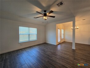 3976 Legend Meadows in New Braunfels, TX - Foto de edificio - Building Photo