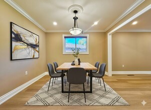 210 Clifton Downs Rd in Hamilton, ON - Building Photo - Building Photo