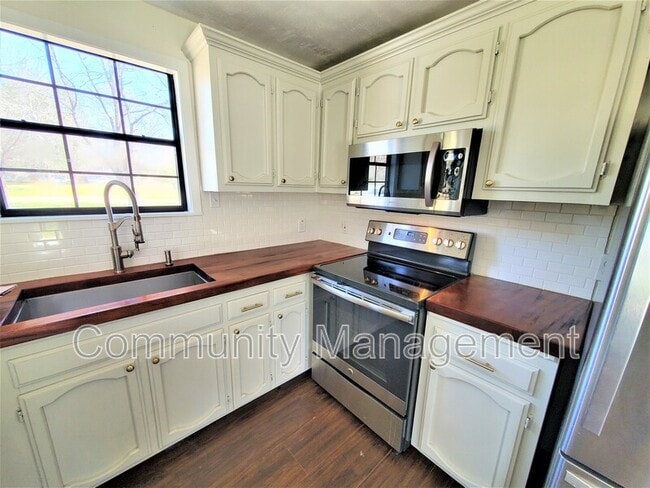 property at 11362 Cloverleaf Dr