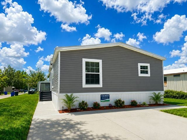 property at 323 Elm Ln