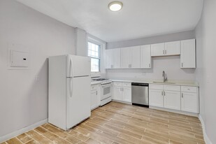 524 Harvard St, Unit 3 in Brookline, MA - Building Photo