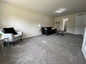 237 Krouser Dr, Unit Building #17-7713 in Valparaiso, IN - Building Photo - Building Photo