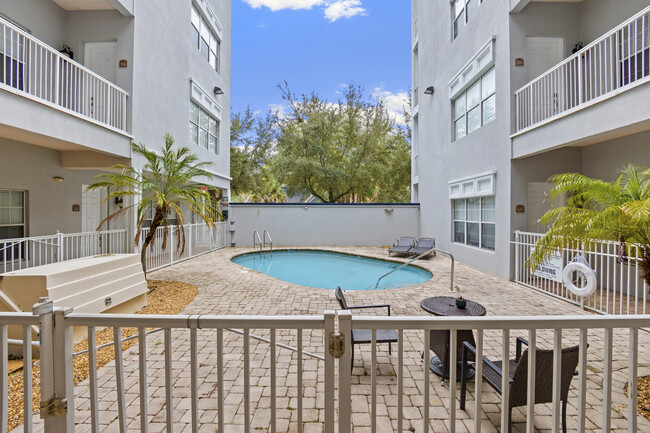 The Palms Condominiums in Gainesville, FL - Building Photo - Building Photo