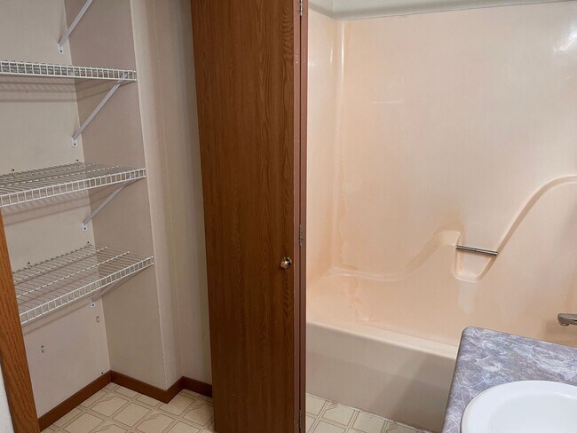 650 Orchard Ct in Iowa City, IA - Building Photo - Building Photo