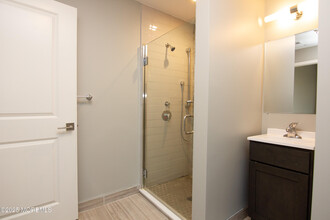 1075 Stephenson Ave in Oceanport, NJ - Foto de edificio - Building Photo