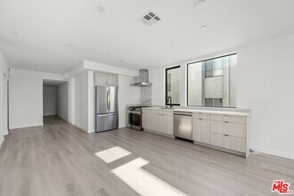 3755 S Canfield Ave in Los Angeles, CA - Foto de edificio - Building Photo