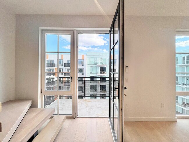 37-25 32nd St in Queens, NY - Building Photo - Building Photo