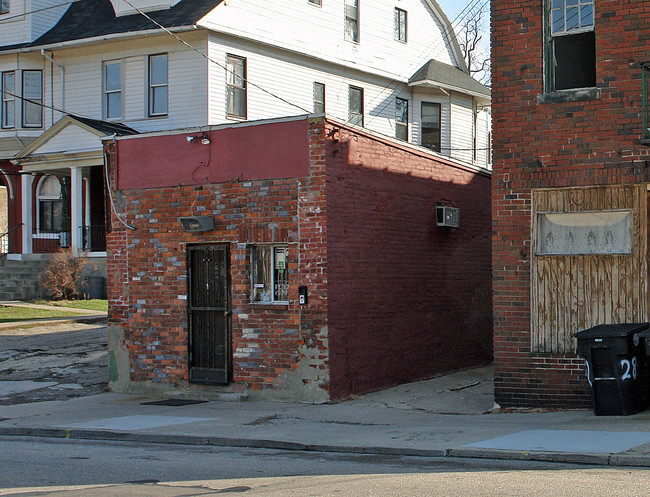 2832 Stanton Ave in Cincinnati, OH - Building Photo - Building Photo