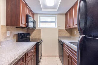 361 SE 19th Ave in Pompano Beach, FL - Building Photo - Building Photo