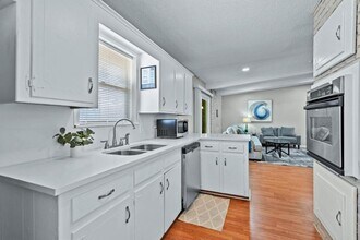 6121 Whitman Ave in Fort Worth, TX - Building Photo - Building Photo