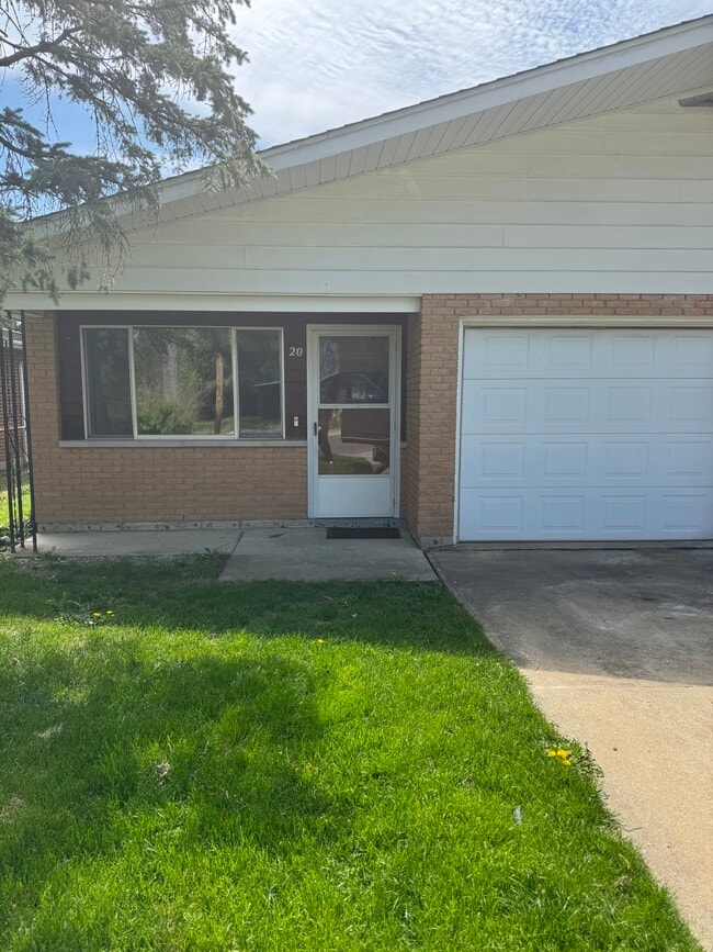 16 Forestdale Ave, Unit 16-20  Forestdale Ave