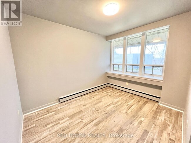 55 John St in Thorold, ON - Building Photo - Building Photo