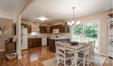 1601 Starbrook Dr in Charlotte, NC - Building Photo - Building Photo