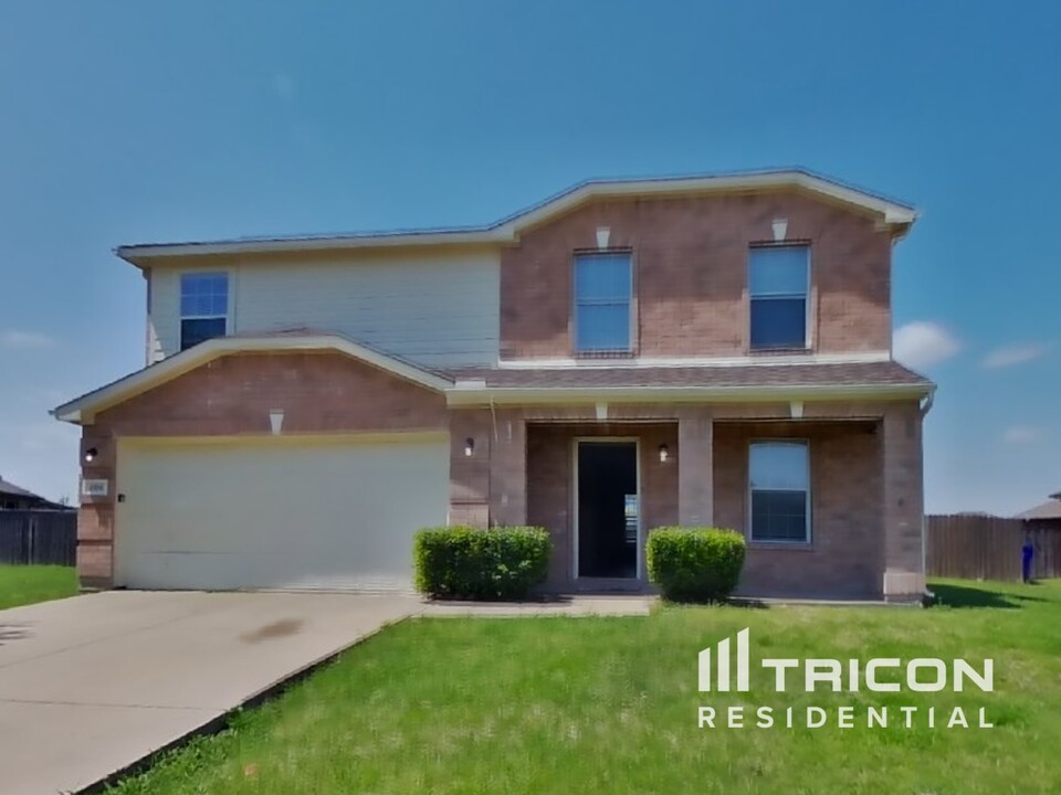 206 Cornell Dr in Forney, TX - Building Photo