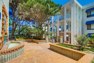 8320 Regents Rd in San Diego, CA - Building Photo - Building Photo