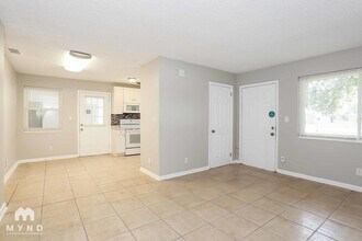 1825 Fouraker Rd in Jacksonville, FL - Building Photo - Building Photo