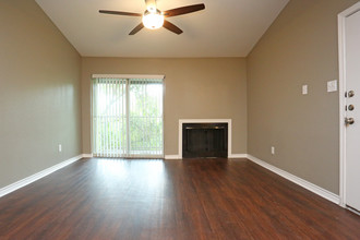 Briar Park in Houston, TX - Building Photo - Interior Photo