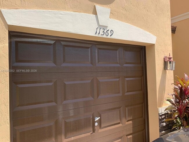 11369 NW 87th Ln in Medley, FL - Building Photo - Building Photo