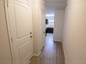 12723 Silver Mem Rd in Houston, TX - Foto de edificio - Building Photo