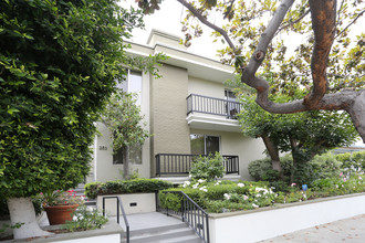 253 S Doheny Dr in Beverly Hills, CA - Building Photo - Building Photo