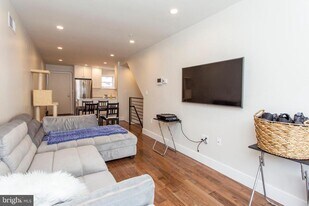 2009 Oakford St in Philadelphia, PA - Building Photo