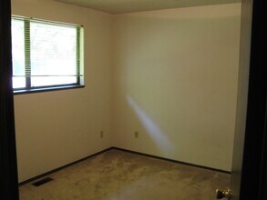 12859 NW Dogwood St in Portland, OR - Building Photo - Building Photo