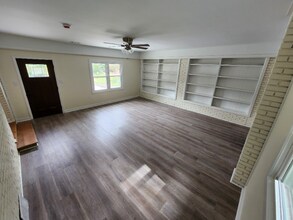 102 Douglas Dr SE in Mableton, GA - Building Photo - Building Photo
