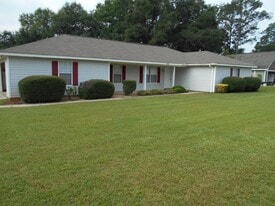 304 Lakeside Dr in Enterprise, AL - Building Photo
