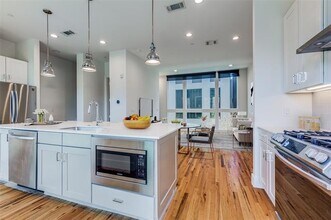 4419 Cabell Dr in Dallas, TX - Building Photo - Building Photo