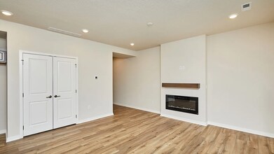 623 Venice Ave in West Des Moines, IA - Foto de edificio - Building Photo