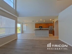 6720 Guilford Crest Dr in Apollo Beach, FL - Building Photo - Building Photo