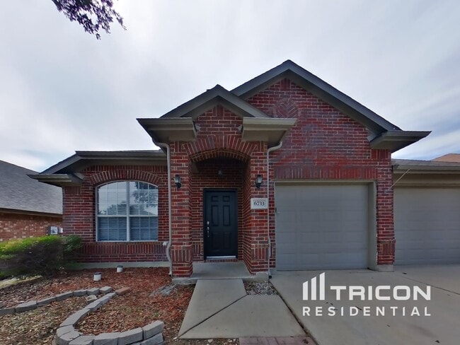 6733 Bear Hollow Ct in Watauga, TX - Foto de edificio - Building Photo