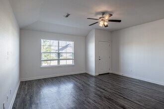Habberton Ridge in Springdale, AR - Building Photo - Interior Photo