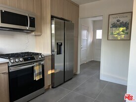 546 Hahn Ave in Glendale, CA - Building Photo